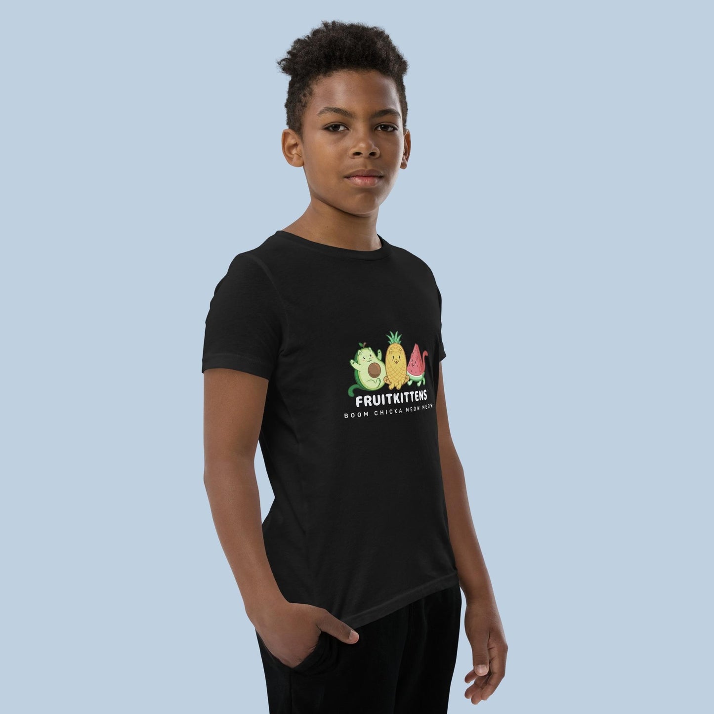 Boy wearing a black T-Shirt with Fruitkittens™ logo. Fruitkittens™ are fruits drawn as cute cats. The logo features Pawocado™, Pawnapple™ and Watermewlon™.